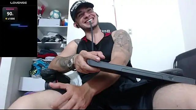 Snapshot of freestyle_blake1 chatting on October 20, 1:20 am freestyle blake1 online show from October 20, 1:20 am