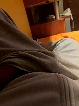 Snapshot of alex21017 chatting on November 1, 12:58 am alex21017 online show from November 1, 12:58 am