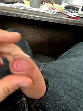 Snapshot of Vgma057 chatting on October 12, 10:42 am Vgma057 online show from October 12, 10:42 am