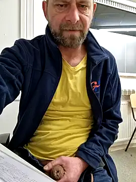 Snapshot of Mjn34 chatting on February 17, 6:42 am Mjn34 online show from February 17, 6:42 am