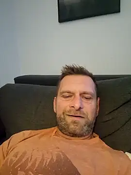 Snapshot of Mjn34 chatting on October 10, 6:18 am Mjn34 online show from October 10, 6:18 am