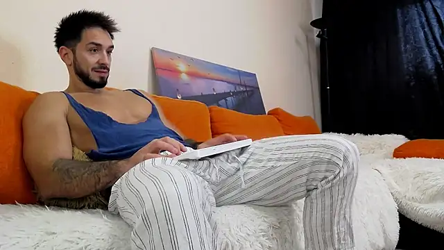 MichaelWills online show from November 9, 1:04 pm