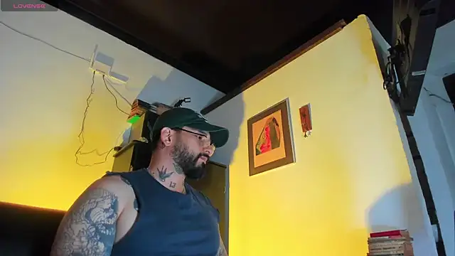 Snapshot of CamiloGray_ chatting on October 6, 2:33 pm CamiloGray online show from October 6, 2:33 pm