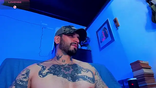 Snapshot of CamiloGray_ chatting on January 30, 2:15 pm CamiloGray online show from January 30, 2:15 pm