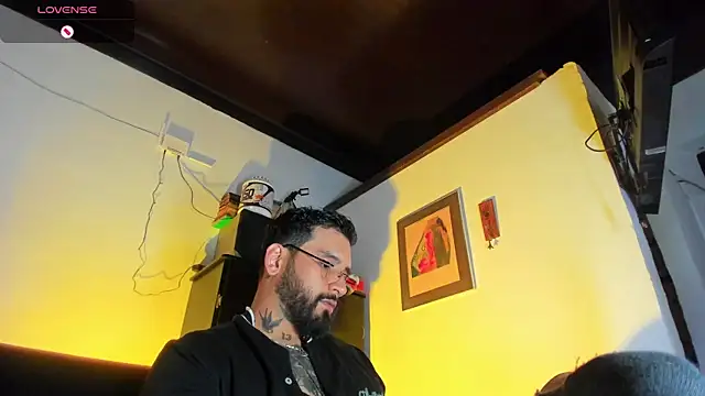 Snapshot of CamiloGray_ chatting on September 29, 3:19 pm CamiloGray online show from September 29, 3:19 pm