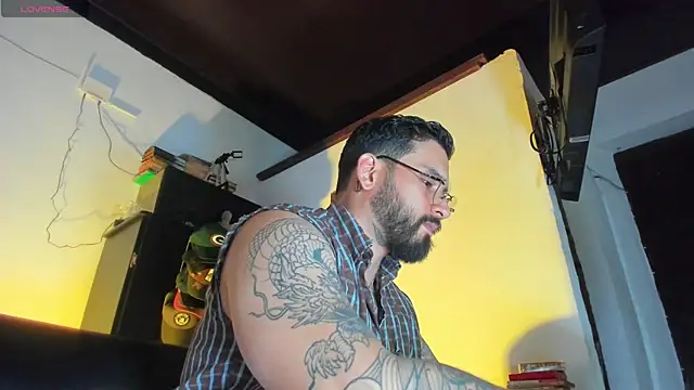 Snapshot of CamiloGray_ chatting on September 23, 2:16 pm CamiloGray online show from September 23, 2:16 pm