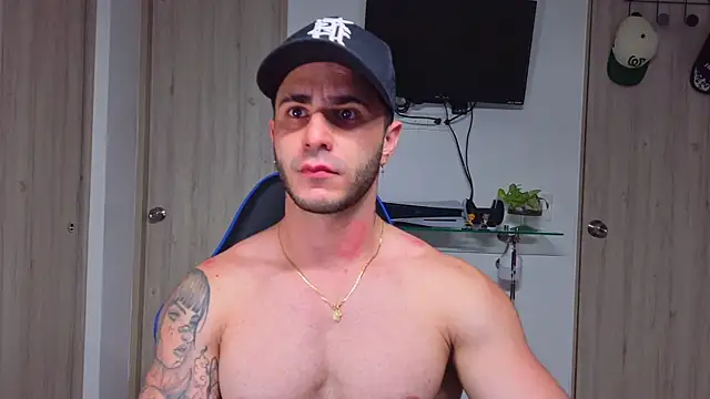 Latino stud4u online show from July 15, 11:00 pm