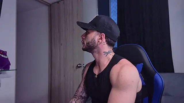 Latino stud4u online show from July 9, 11:30 pm