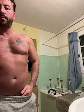 Snapshot of 2guysforu chatting on February 15, 5:39 pm 2guysforu online show from February 15, 5:39 pm