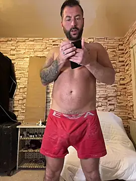 Snapshot of 2guysforu chatting on March 6, 5:33 pm 2guysforu online show from March 6, 5:33 pm