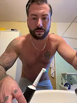 Snapshot of 2guysforu chatting on February 17, 8:30 am 2guysforu online show from February 17, 8:30 am