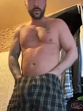 Snapshot of 2guysforu chatting on February 28, 7:26 am 2guysforu online show from February 28, 7:26 am