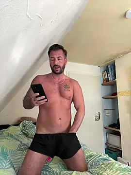 Snapshot of 2guysforu chatting on March 19, 8:01 am 2guysforu online show from March 19, 8:01 am