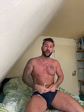 Snapshot of 2guysforu chatting on March 9, 7:12 am 2guysforu online show from March 9, 7:12 am