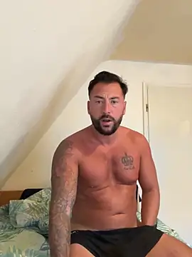 Snapshot of 2guysforu chatting on September 10, 6:34 am 2guysforu online show from September 10, 6:34 am