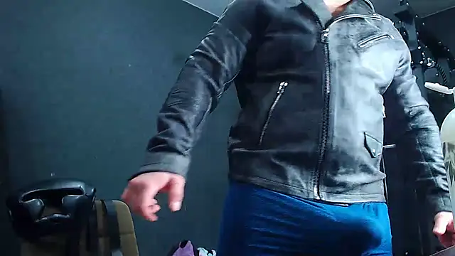 muscularjohnforuX online show from April 8, 8:25 am