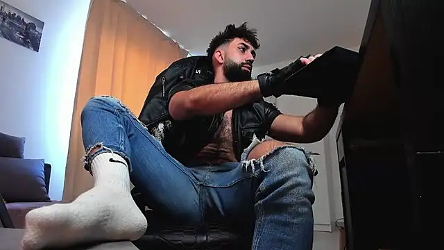 liamaesthetic online show from March 17, 8:06 am