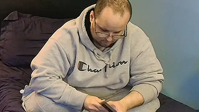 Snapshot of lefty15242 chatting on March 17, 3:57 am lefty15242 online show from March 17, 3:57 am