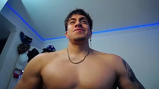 Snapshot of strongboy_ chatting on October 6, 6:56 pm strongboy online show from October 6, 6:56 pm