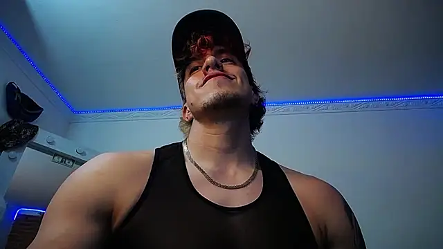 Snapshot of strongboy_ chatting on February 19, 1:40 am strongboy online show from February 19, 1:40 am