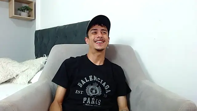 Snapshot of ryan_maxy chatting on January 15, 12:15 pm ryan maxy online show from January 15, 12:15 pm