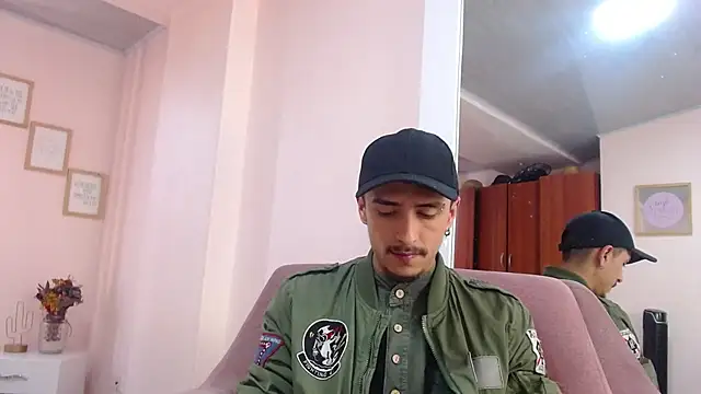 Snapshot of ryan_maxy chatting on February 6, 1:32 pm ryan maxy online show from February 6, 1:32 pm