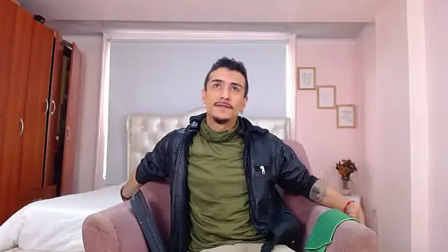 Snapshot of ryan_maxy chatting on March 11, 1:23 pm ryan maxy online show from March 11, 1:23 pm