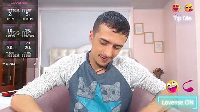 Snapshot of ryan_maxy chatting on March 2, 12:25 pm ryan maxy online show from March 2, 12:25 pm