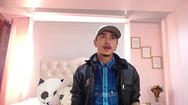 Snapshot of ryan_maxy chatting on February 9, 1:25 pm ryan maxy online show from February 9, 1:25 pm