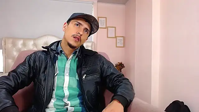 Snapshot of ryan_maxy chatting on March 14, 1:24 pm ryan maxy online show from March 14, 1:24 pm