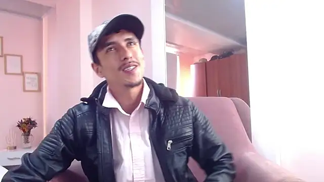 Snapshot of ryan_maxy chatting on January 18, 12:26 pm ryan maxy online show from January 18, 12:26 pm