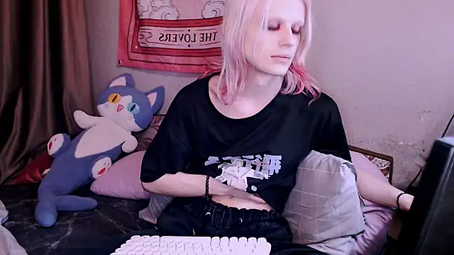 Alien Bella online show from December 19, 2:58 pm