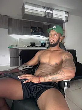 Snapshot of blackdrey18 chatting on September 20, 2:39 pm blackdrey18 online show from September 20, 2:39 pm