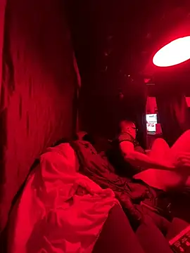 cumhungrybottom4u online show from January 19, 9:44 am