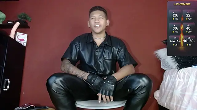 Snapshot of TomLover_12 chatting on February 15, 6:44 pm TomLover 12 online show from February 15, 6:44 pm