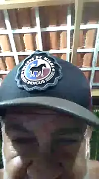 Snapshot of Peludo173317 chatting on December 18, 1:37 am Peludo173317 online show from December 18, 1:37 am