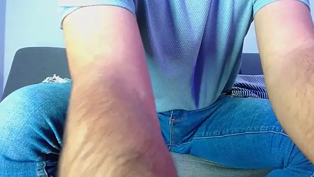 tuyo1995 online show from December 1, 5:05 pm