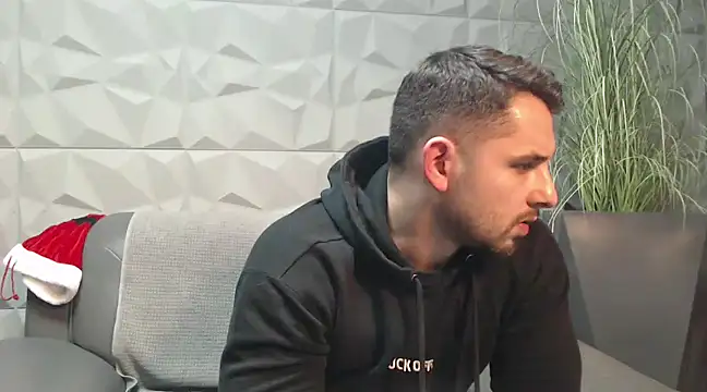 Antoniodiamond online show from December 3, 8:06 pm