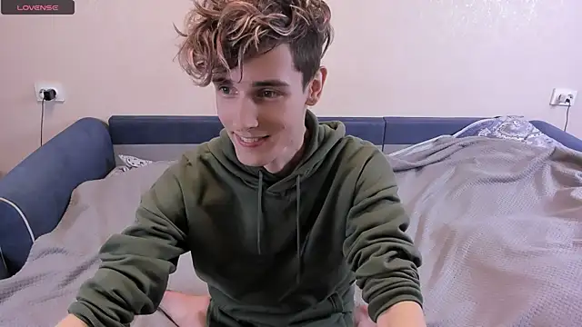 Snapshot of James_Mills chatting on December 13, 7:10 pm James Mills online show from December 13, 7:10 pm