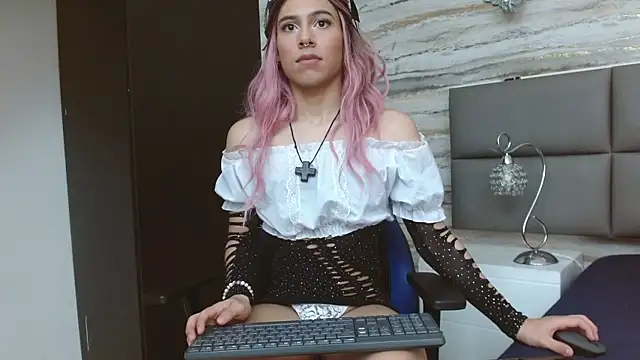 oliver  brown online show from December 9, 10:26 pm