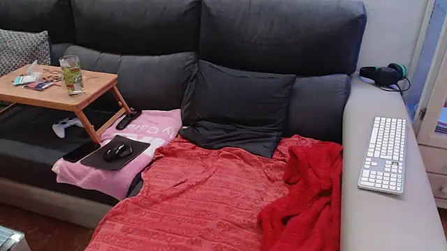 Nudelschwanz online show from December 16, 6:05 pm