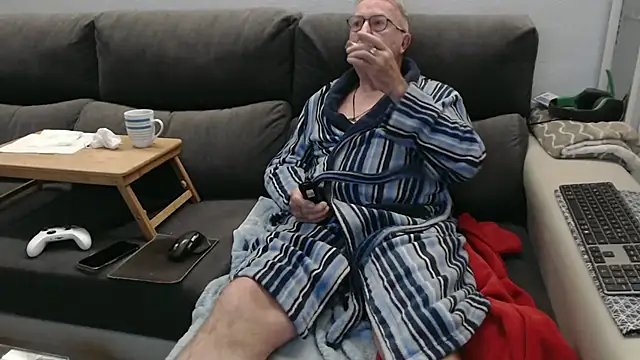 Nudelschwanz online show from April 16, 4:34 am