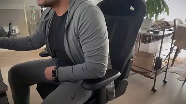 HungandThickLatin online show from January 4, 11:48 pm