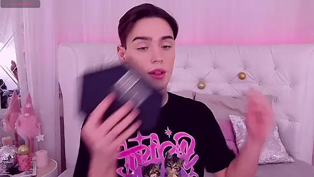 Snapshot of RobbyCharming chatting on December 22, 6:37 pm RobbyCharming online show from December 22, 6:37 pm