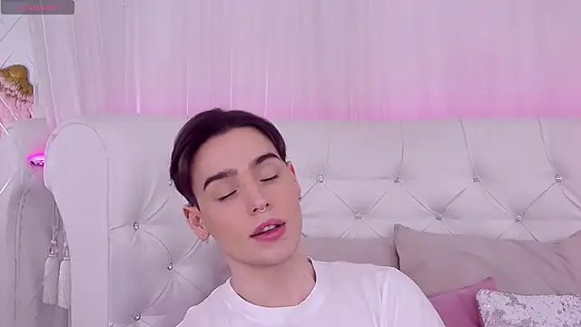 Snapshot of RobbyCharming chatting on February 2, 7:57 pm RobbyCharming online show from February 2, 7:57 pm