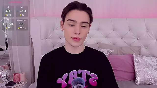Snapshot of RobbyCharming chatting on January 15, 7:44 pm RobbyCharming online show from January 15, 7:44 pm