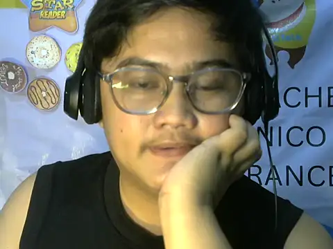 Snapshot of Yummy_Tommy21 chatting on October 5, 6:23 pm Yummy Tommy21 online show from October 5, 6:23 pm
