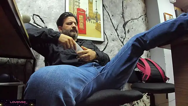 Maxi TheBigDaddy online show from December 17, 8:48 pm