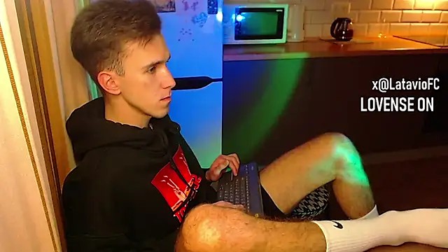 Snapshot of Midnighter_ chatting on October 30, 11:39 pm Midnighter  online show from October 30, 11:39 pm