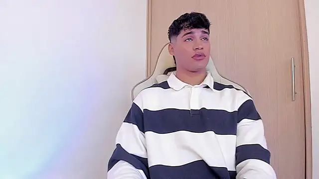 Jimmy Leeh  online show from December 15, 9:53 pm